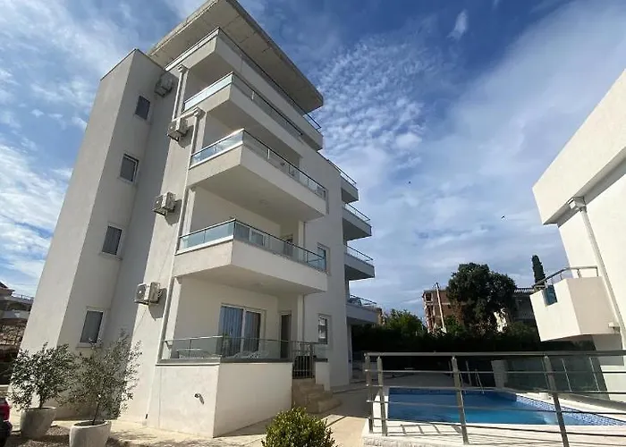 Emma Lux Apartment